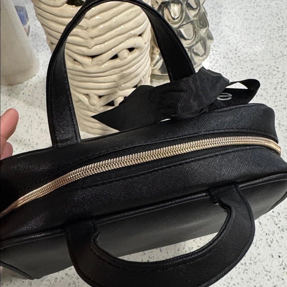 🖤bebe Gold Logo Black Travel Toiletry Bag
